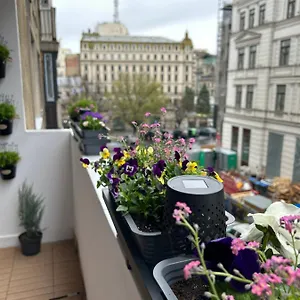 https://city-view-free-transfer-from-airport.bucharesthotelsnow.com